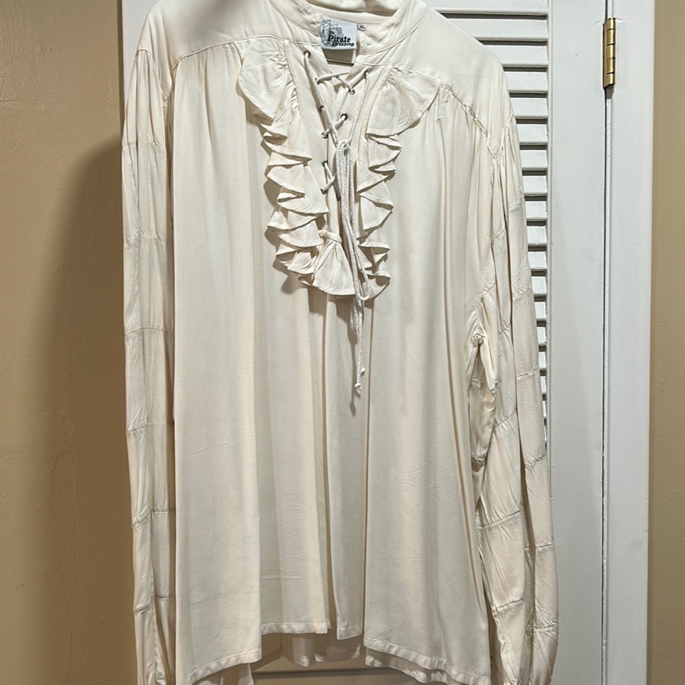 Men’s pirate shirt XL rayon lace up excellent condition off white